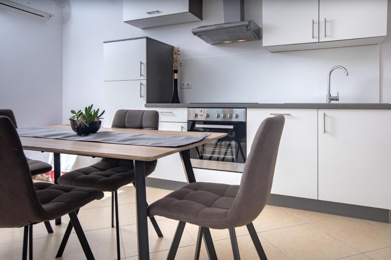 Apartmani Milena Barbat na Rabu ภายนอก รูปภาพ
