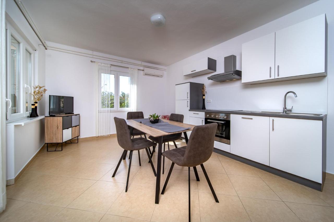 Apartmani Milena Barbat na Rabu ภายนอก รูปภาพ