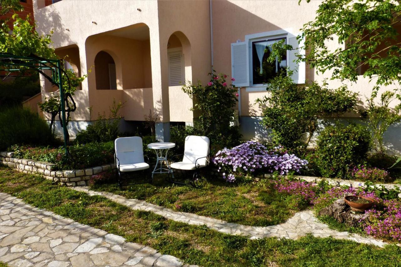Apartmani Milena Barbat na Rabu ภายนอก รูปภาพ