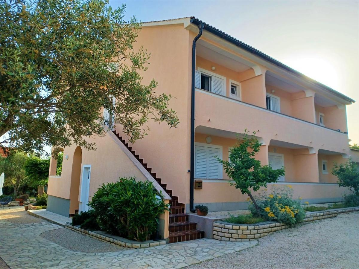 Apartmani Milena Barbat na Rabu ภายนอก รูปภาพ