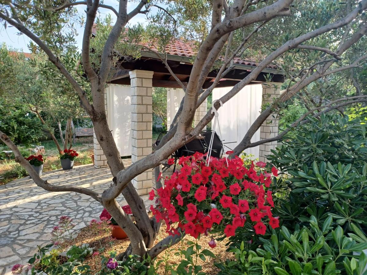 Apartmani Milena Barbat na Rabu ภายนอก รูปภาพ